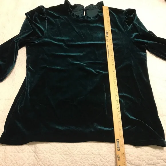 Green velvet long sleeved top embellished with ruffles at wrists & collar (L) - Picture 6 of 16